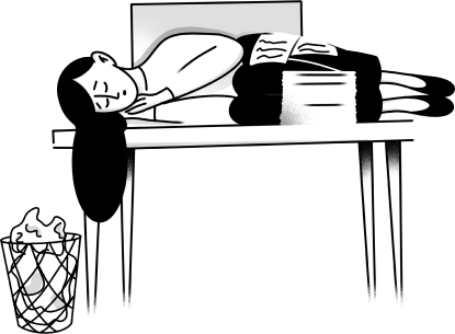 Уставшая девушка спит на столе, накрытая бумагами